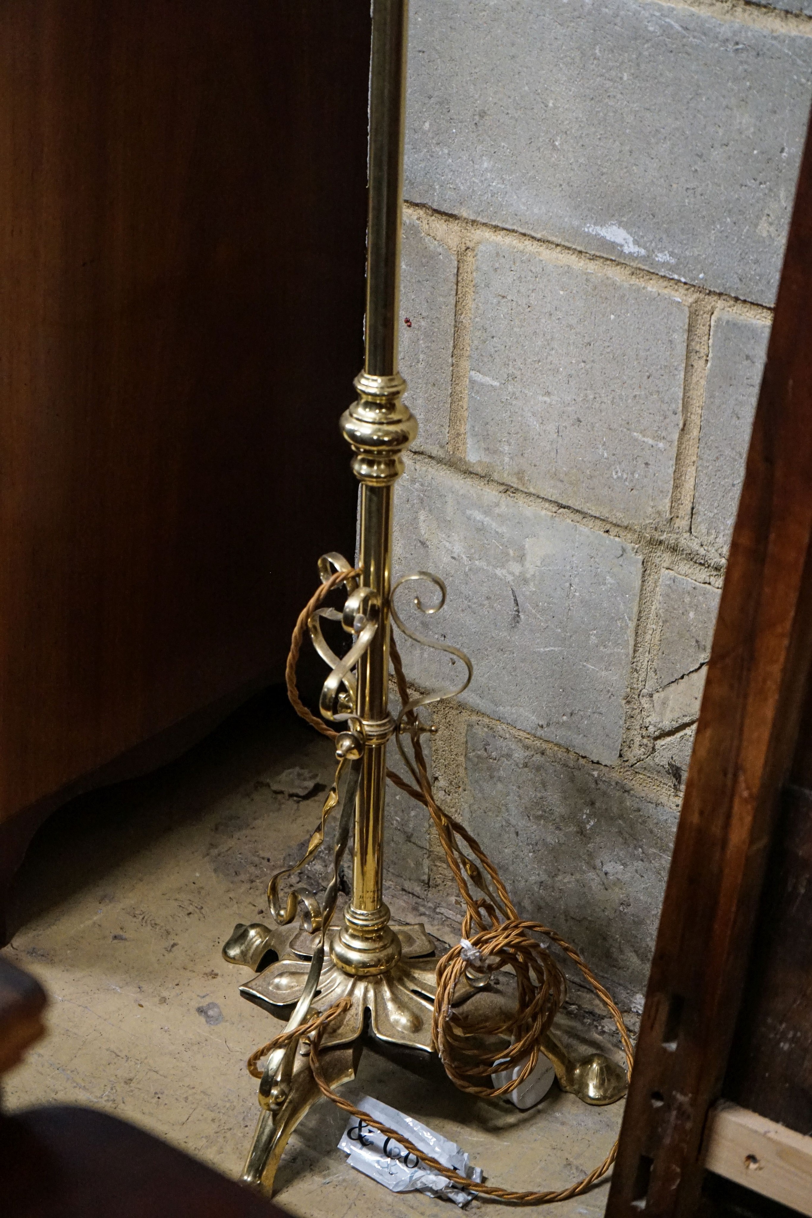 An Edwardian brass telescopic lamp standard, with Benson style foliate base, height 140cm
